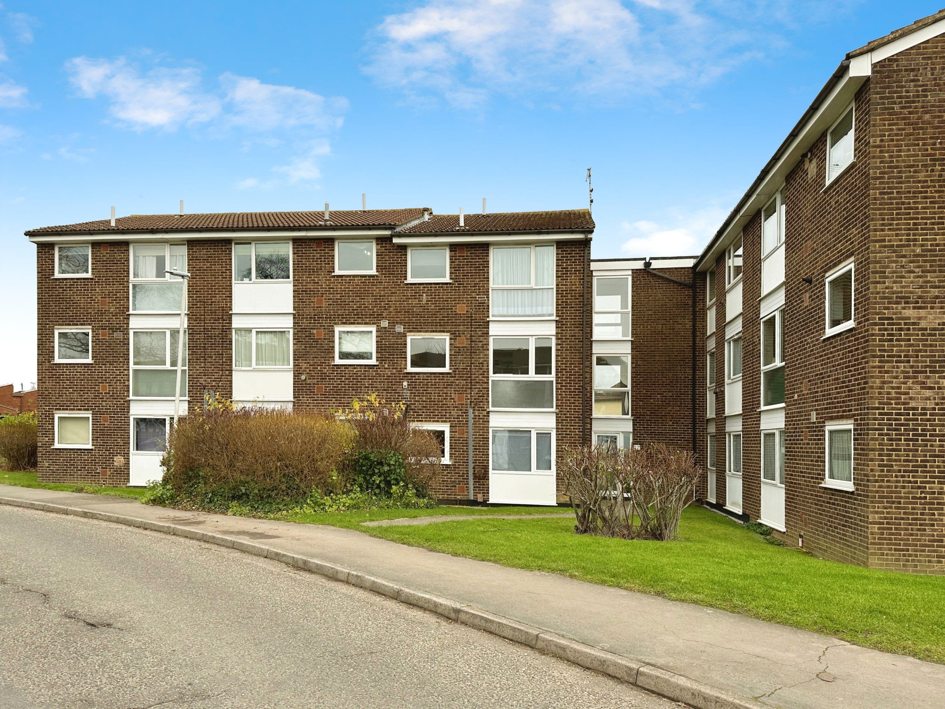 Lupin Drive, CHELMSFORD, CM1 6YJ
